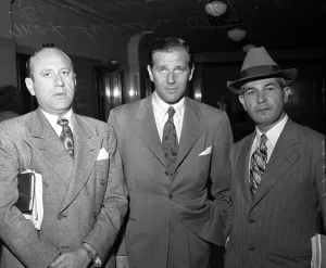 Bugsy Siegel mit zweien seiner Anwälte