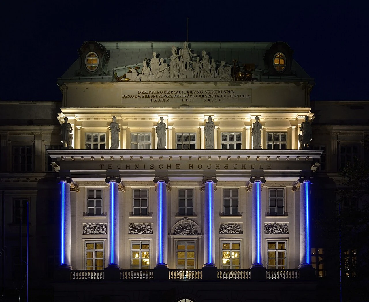 Blaue Seen, weiße Berge, einzigartiges Licht.
