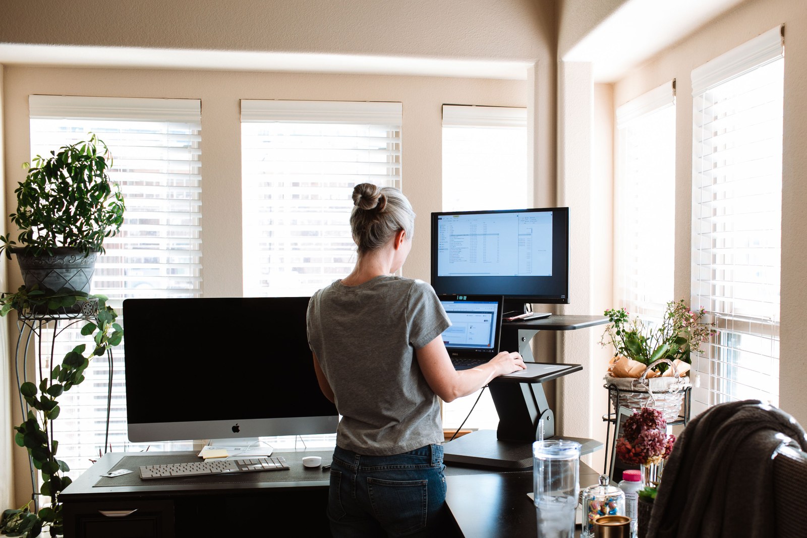 Ergonomische Arbeitsplatzsysteme: Wie durchdachte Gestaltung Gesundheit und Produktivität steigert