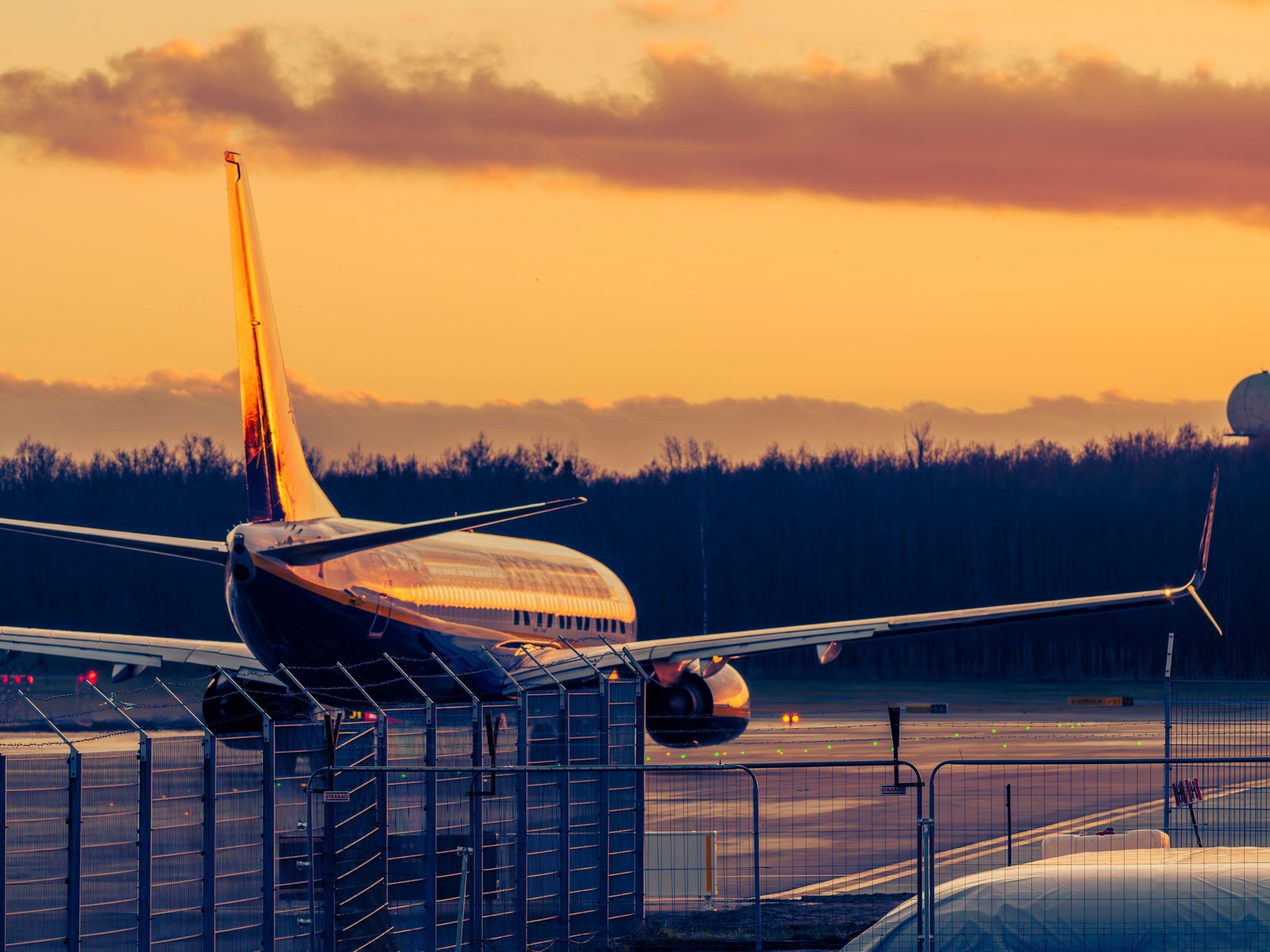 Flugplatzsicherheit im Fokus: Internationale Richtlinien für temporäre Absperrsysteme