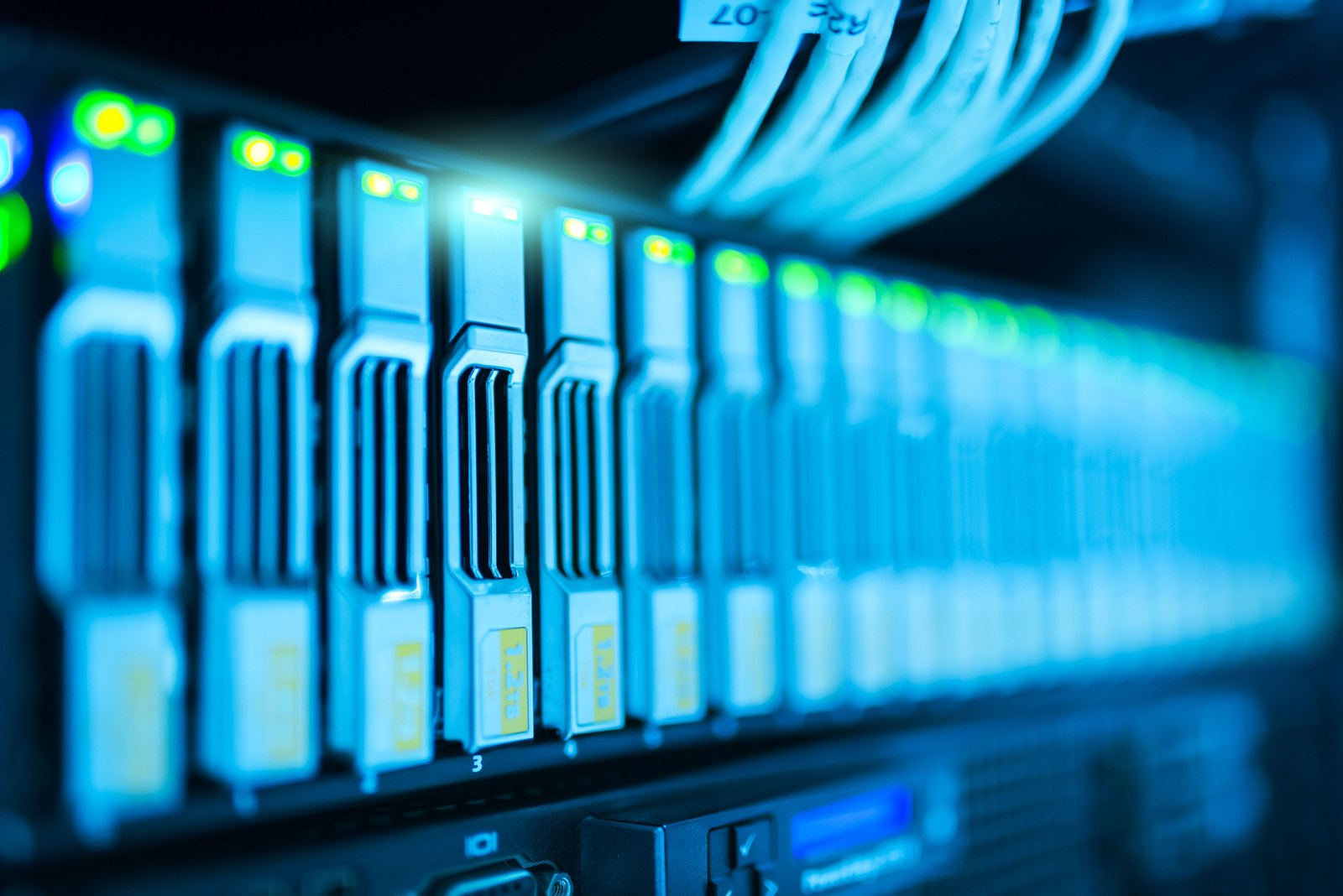 Schneller live statt mehr Output: Wie Sie Ihren KI-ROI im Content-Backend selbst berechnen