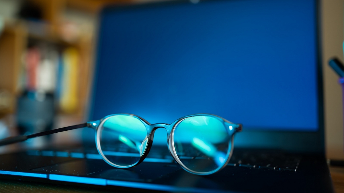 Blaulichtfilter Brille - im Ratgeber erklärt